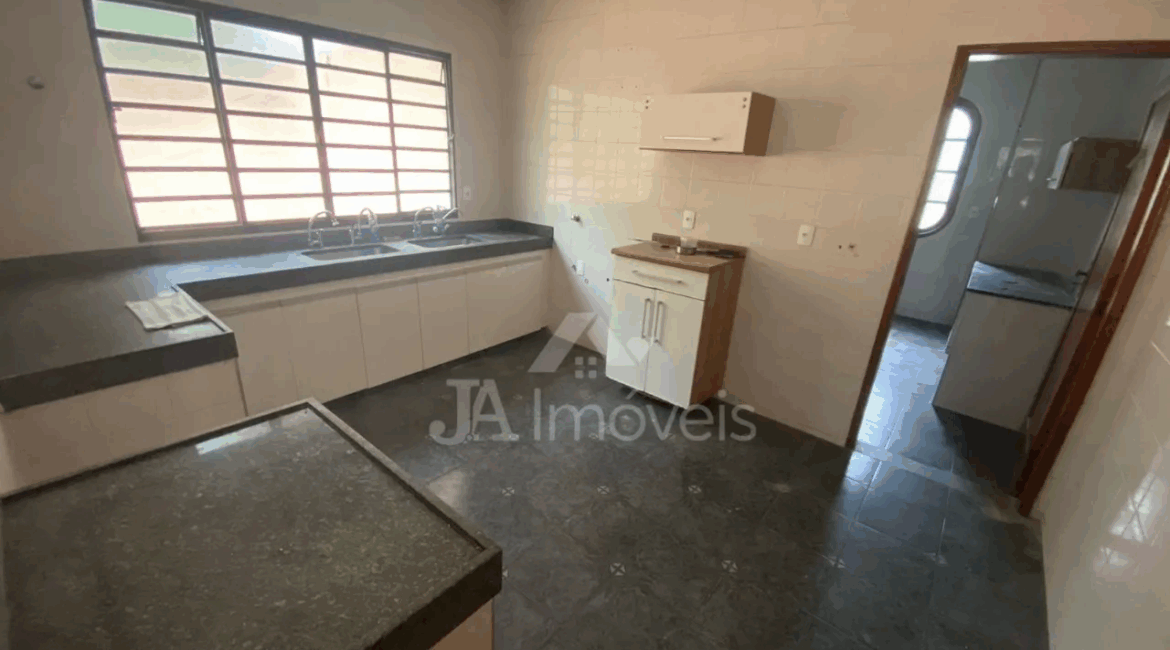 🏡Casa à venda com piscina no Jardim Lisboa – Rua Isaltina Renó Guedes