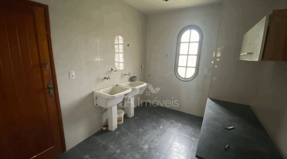 🏡Casa à venda com piscina no Jardim Lisboa – Rua Isaltina Renó Guedes