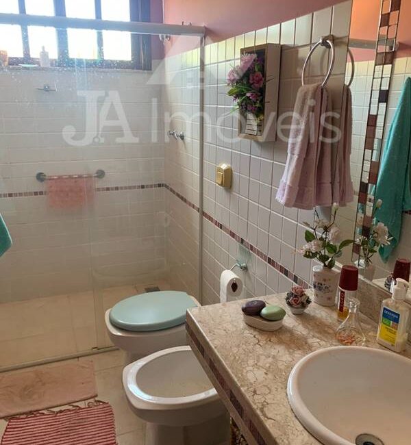 Casa ampla com 4 suítes no Condomínio Jardim Imperial nas Três Cruzes