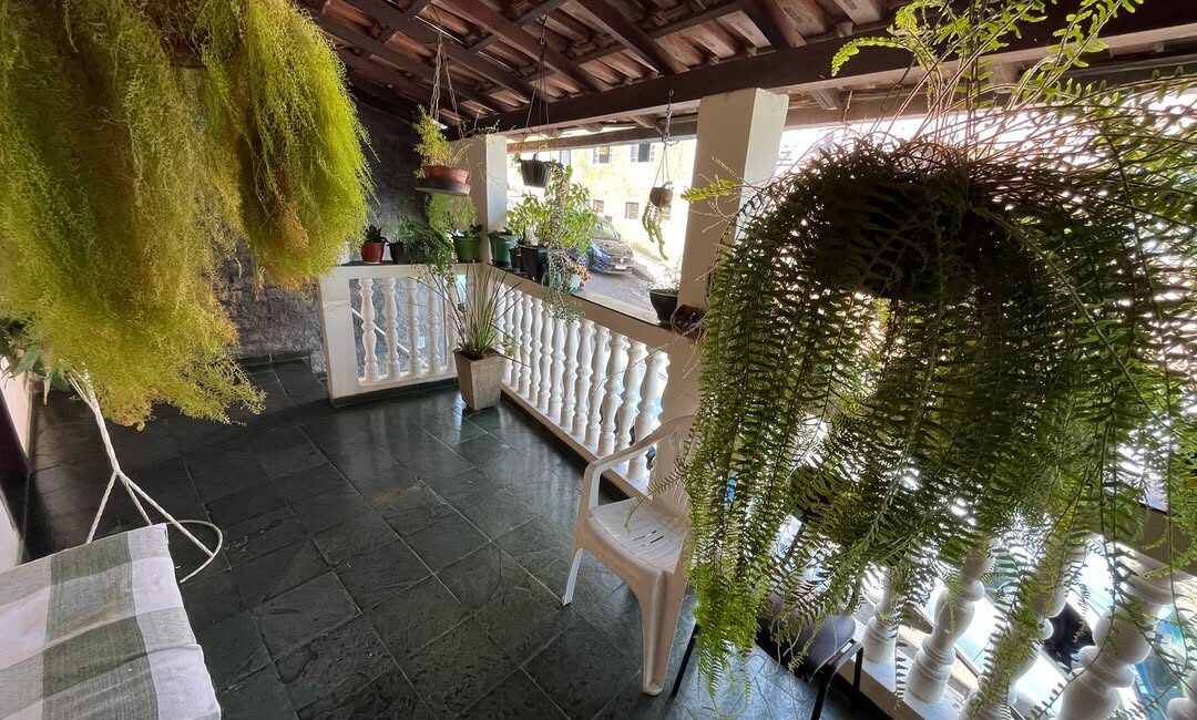 🏠 Casa com 3 quartos, varanda e terraço no Bairro São Cristóvão – Leopoldina