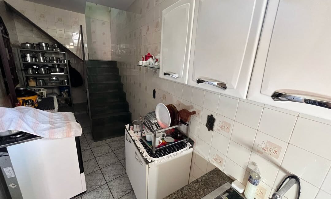 🏠 Casa com 3 quartos, varanda e terraço no Bairro São Cristóvão – Leopoldina
