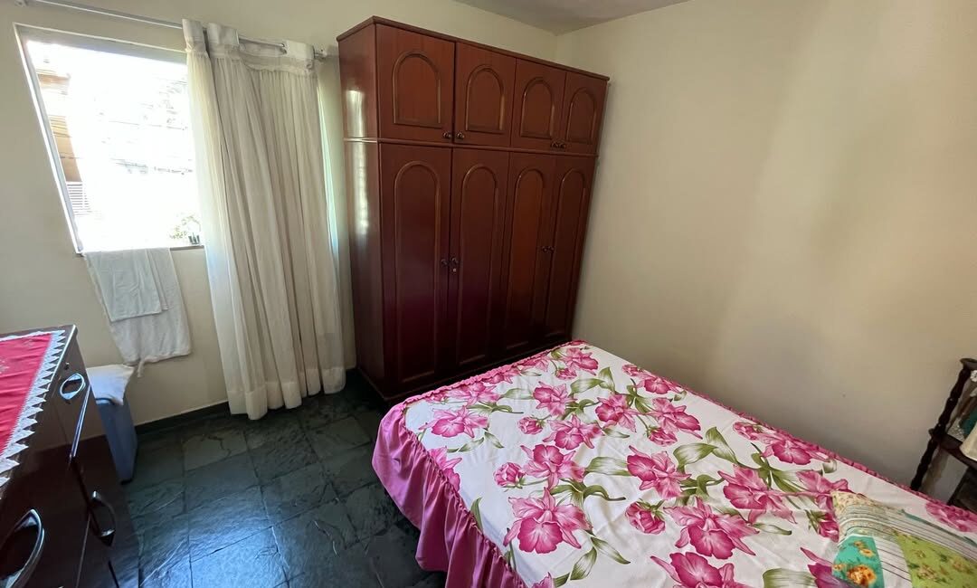 🏠 Casa com 3 quartos, varanda e terraço no Bairro São Cristóvão – Leopoldina