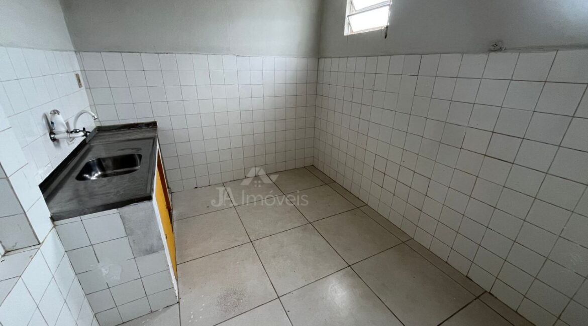 🏠Casa com 3 quartos e cobertura na Praça da Bandeira – Leopoldina