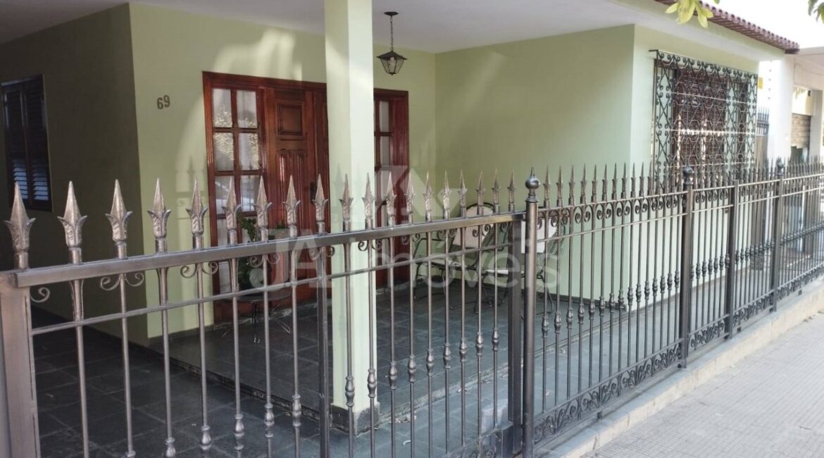 🏡Casa à venda em localização privilegiada – Rua Francisco Andrade Bastos – Centro de Leopoldina