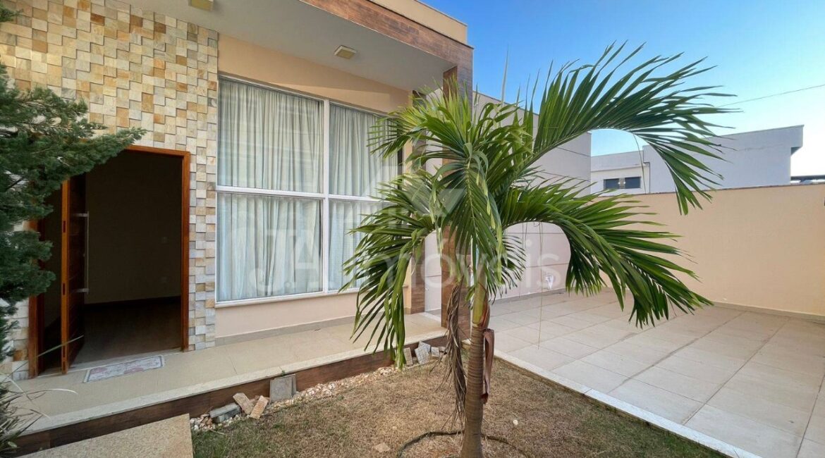 🏠 Linda casa com vista deslumbrante à venda – Bairro Esteves, Leopoldina