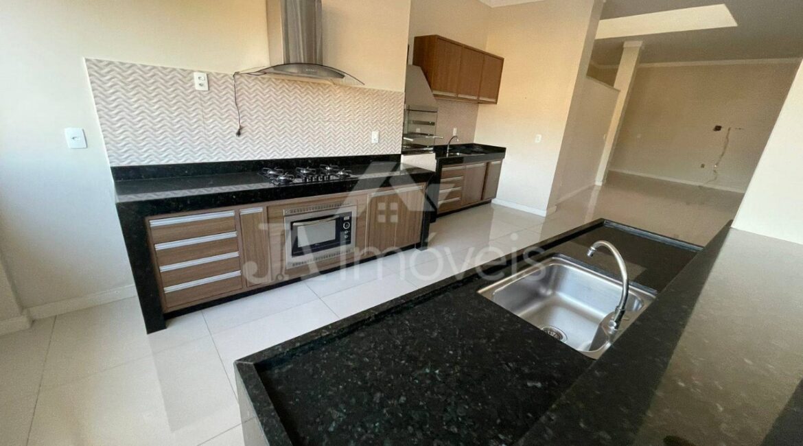 🏠 Linda casa com vista deslumbrante à venda – Bairro Esteves, Leopoldina