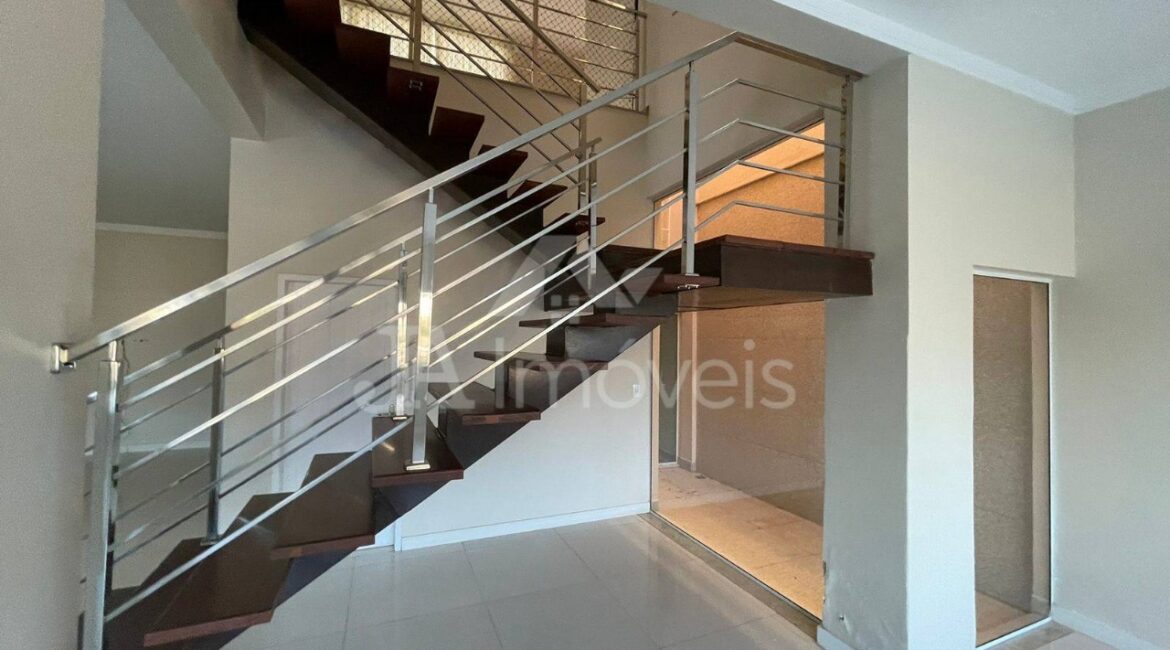 🏠 Linda casa com vista deslumbrante à venda – Bairro Esteves, Leopoldina