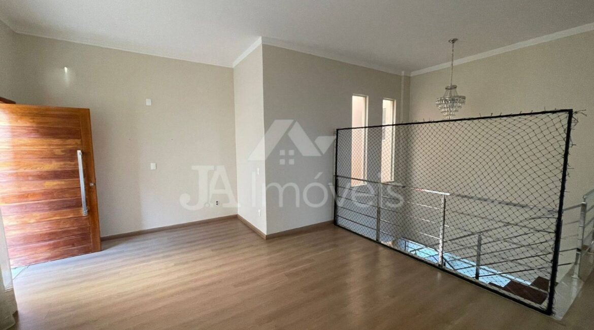 🏠 Linda casa com vista deslumbrante à venda – Bairro Esteves, Leopoldina