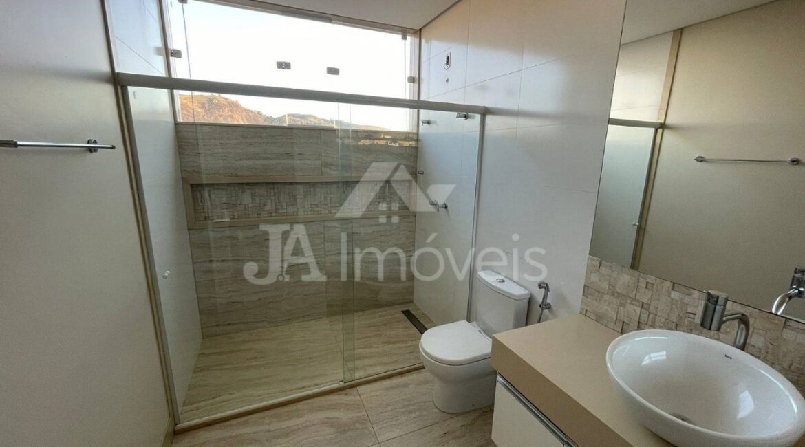 🏠 Linda casa com vista deslumbrante à venda – Bairro Esteves, Leopoldina