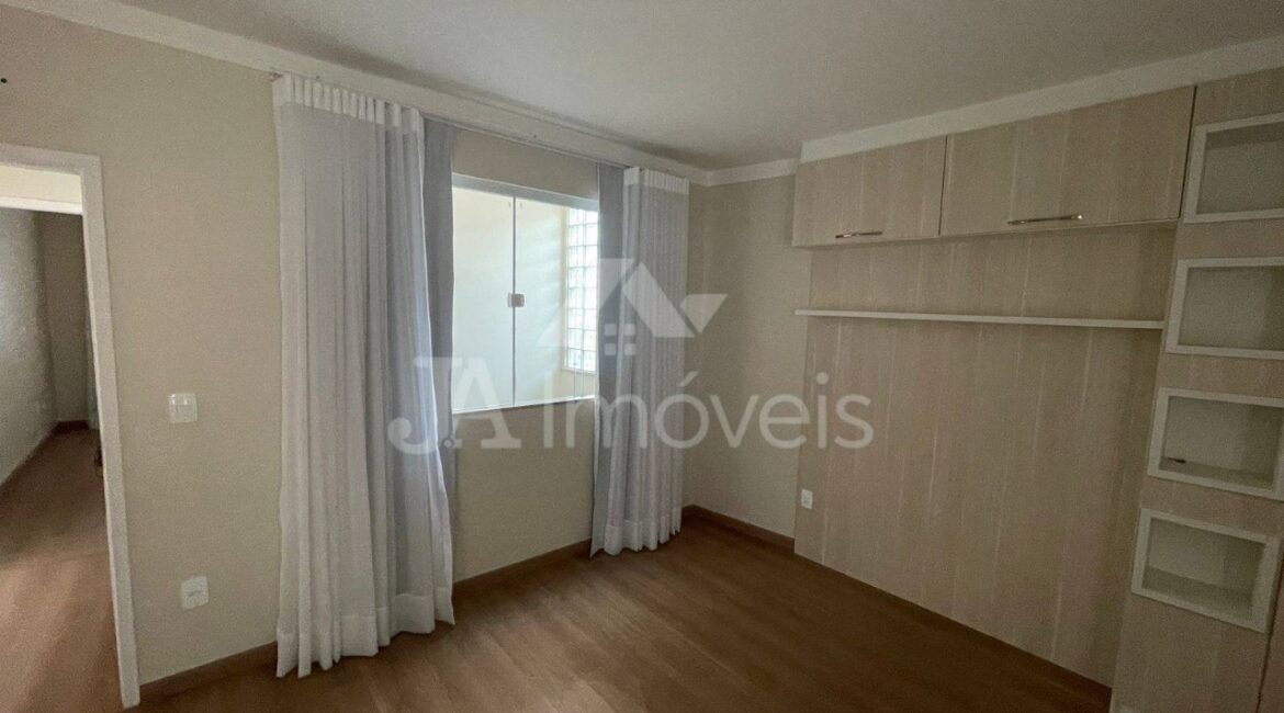 🏠 Linda casa com vista deslumbrante à venda – Bairro Esteves, Leopoldina